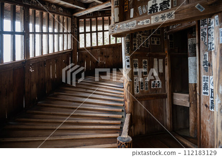 [Aizuwakamatsu] Aizu Sazaedo_Spiral stairs_01 112183129