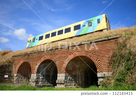 穿越內田三重橋（平成築豐鐵道）的“Nanana” 112183415