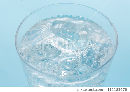 碳酸水 112183676