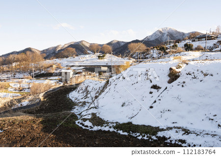 Vast rural landscape in early spring 112183764