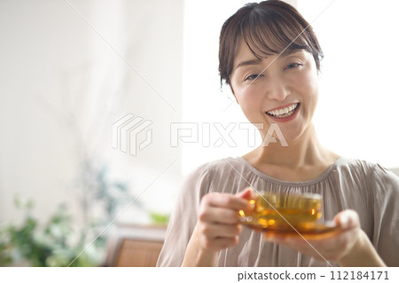 中年女性的有機美容 中年女性的有機美容 112184171