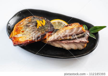 烤魚佐西京泡菜和味醂魚乾 112185393