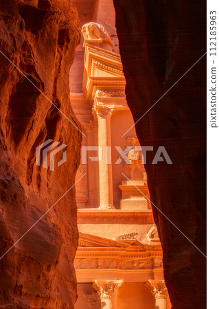 Petra, Jordan Siq, Treasury, Al Khazneh frame view 112185963