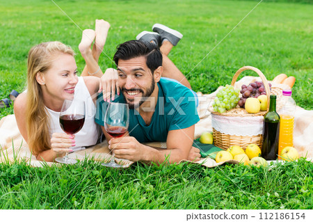 Portrait of couple who are posing lying on picnic 112186154
