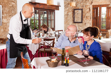 Waiter taking order of couple 112186177