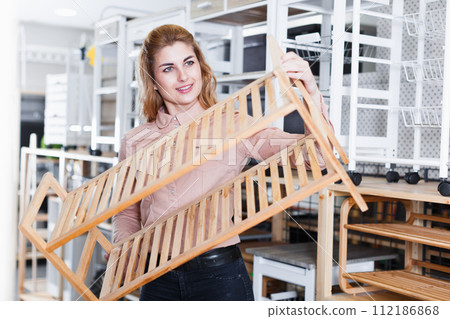 Female buying shelves in store 112186868