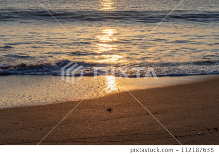 The sunrise over the Kawabata coast 112187638