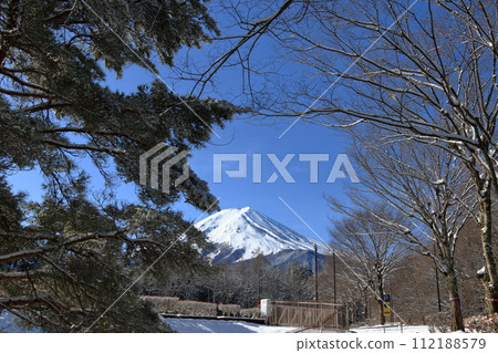Mt. Fuji in winter seen from Fujiyoshida Mt. Fuji in winter seen from Fujiyoshida 112188579