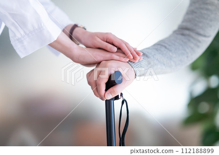 Care manager's hands supporting seniors Faceless Care manager's hands supporting seniors Faceless 112188899