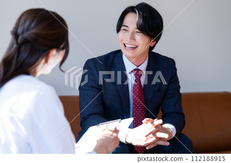 做醫院銷售的商人 做醫院銷售的商人 112188915