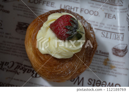 cake, dessert, cream 112189769