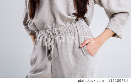 Stylish Linen Pantsuit with Relaxed Fit, Ideal for Casual or Office Look, Various Colors and Sizes 112189784