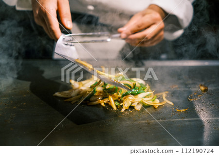 【#鐵板燒】廚師親手炒蔬菜 112190724