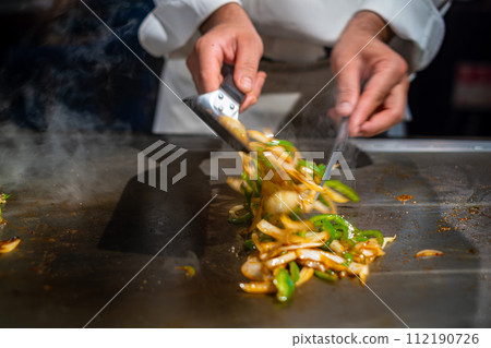 【#鐵板燒】廚師親手炒蔬菜 112190726