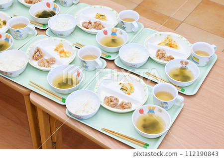 提供學校午餐、學校午餐、設施餐、學校午餐配菜、兒童餐、影像資料 提供學校午餐、學校午餐、設施餐、學校午餐配菜、兒童餐、影像資料 112190843