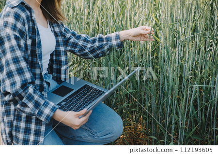 Smart farm. Farmer with tablet in the field. Agriculture, gardening or ecology concept. Harvesting. Agro business. 112193605