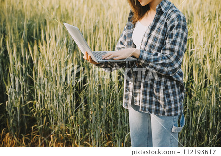 Smart farm. Farmer with tablet in the field. Agriculture, gardening or ecology concept. Harvesting. Agro business. 112193617