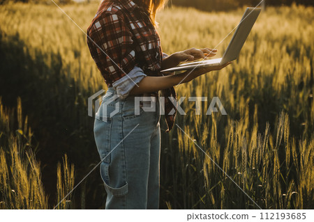 Smart farm. Farmer with tablet in the field. Agriculture, gardening or ecology concept. Harvesting. Agro business. 112193685