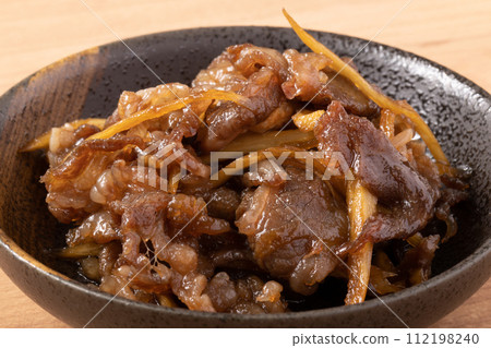 燉牛肉和牛蒡 燉牛肉和牛蒡 112198240