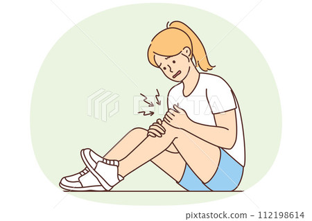 Unhealthy girl with knee pain 112198614