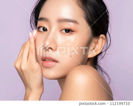 Asian woman applying foundation 112199710