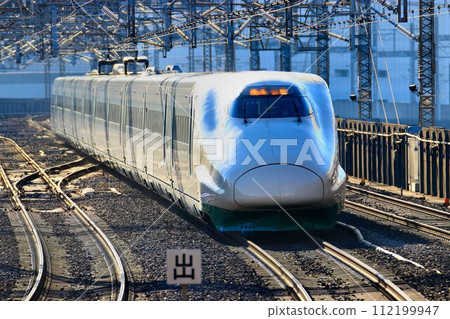 Wearing the revival color of the 200 series...E2 series Tohoku Shinkansen 112199947