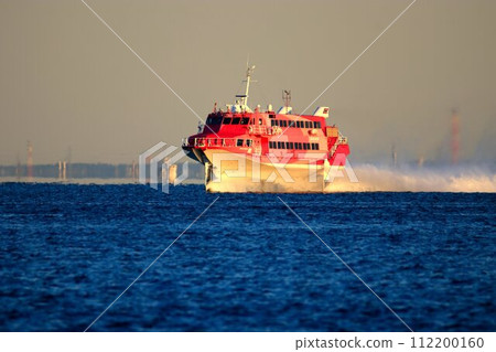 Sprinting in the twilight…Jetfoil winging towards Takeshiba Pier Sprinting in the twilight…Jetfoil winging towards Takeshiba Pier 112200160