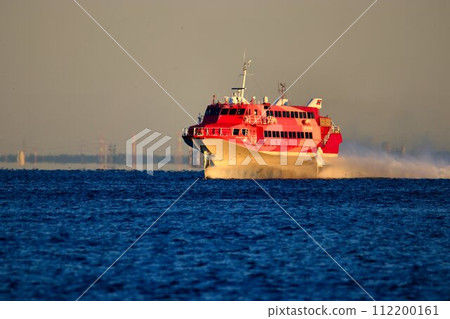Sprinting in the twilight…Jetfoil winging towards Takeshiba Pier 112200161