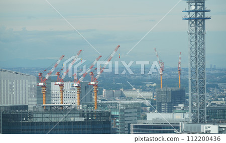 建築施工期間的施工現場 112200436