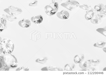 珠寶和美容的水晶背景材料，白色背景 112200446