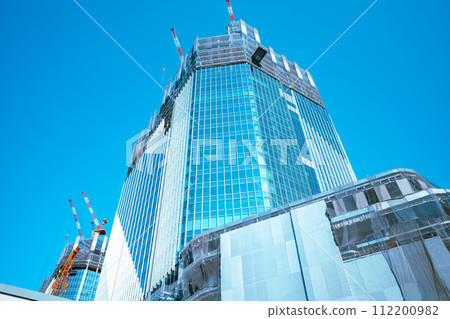Buildings under construction and blue sky Takanawa Gateway 2024.02 d-4 Light color Buildings under construction and blue sky Takanawa Gateway 2024.02 d-4 Light color 112200982