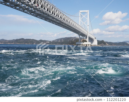 從觀光船上看到的大鳴門大橋_05 從觀光船上看到的大鳴門大橋_05 112201220