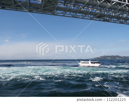 Onaruto Bridge seen from a sightseeing boat_08 112201225