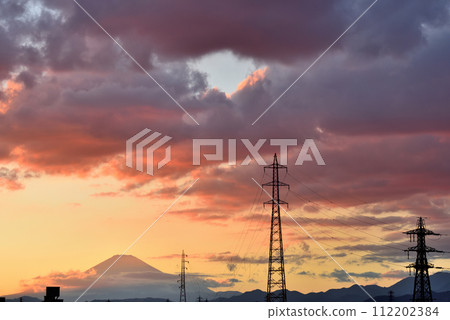從Samukawa工業園和日落看到的富士山 從Samukawa工業園和日落看到的富士山 112202384