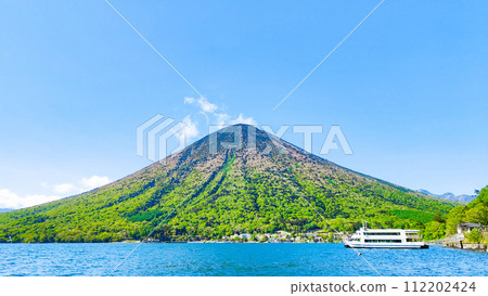 中禪寺湖和男體山(5月) 中禪寺湖和男體山(5月) 112202424