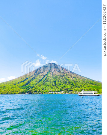 中禪寺湖和男體山（5月） 112202427