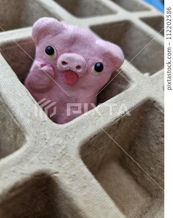 Pig Akanbe pink pig Pig Akanbe pink pig 112202586