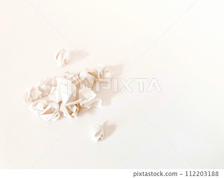 弄皺的紙屑 弄皺的紙屑 112203188