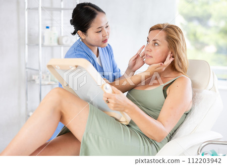 young doctor consulting with mirror young doctor consulting with mirror 112203942