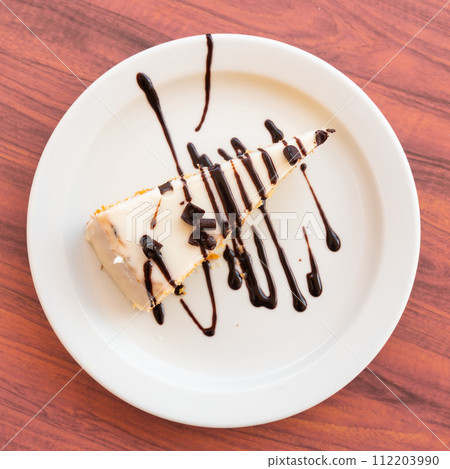 Exquisite white chocolate cake Exquisite white chocolate cake 112203990