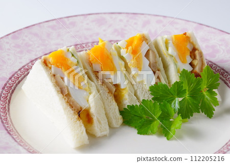 雞蛋和雞肉三明治 112205216