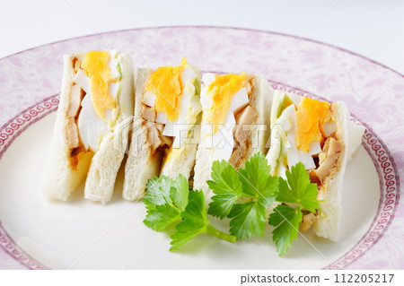 雞蛋和雞肉三明治 112205217