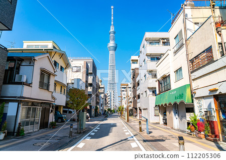 [Tokyo] Skytree seen from an alley in Kinshicho 112205306