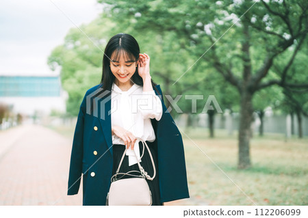 女人外出 112206099