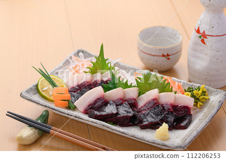 Kishu Taiji Port Dolphin sashimi, freshly caught (unfrozen) local cuisine, Taiji Town, Wakayama Prefecture Kishu Taiji Port Dolphin sashimi, freshly caught (unfrozen) local cuisine, Taiji Town, Wakayama Prefecture 112206253