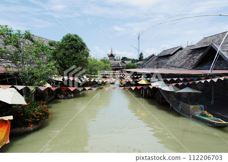 pattaya floating market 112206703