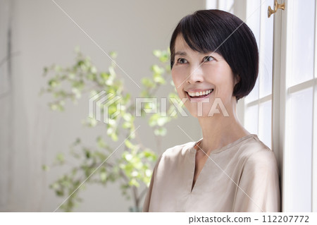 自然的氣氛女人 自然的氣氛女人 112207772