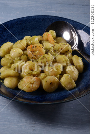 麵疙瘩佐蝦羅勒醬 112208153