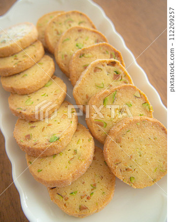 Making sweets ice box cookies Making sweets ice box cookies 112209257