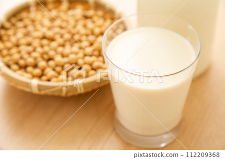 Soy milk and soybeans in glasses and pitchers Soy milk and soybeans in glasses and pitchers 112209368